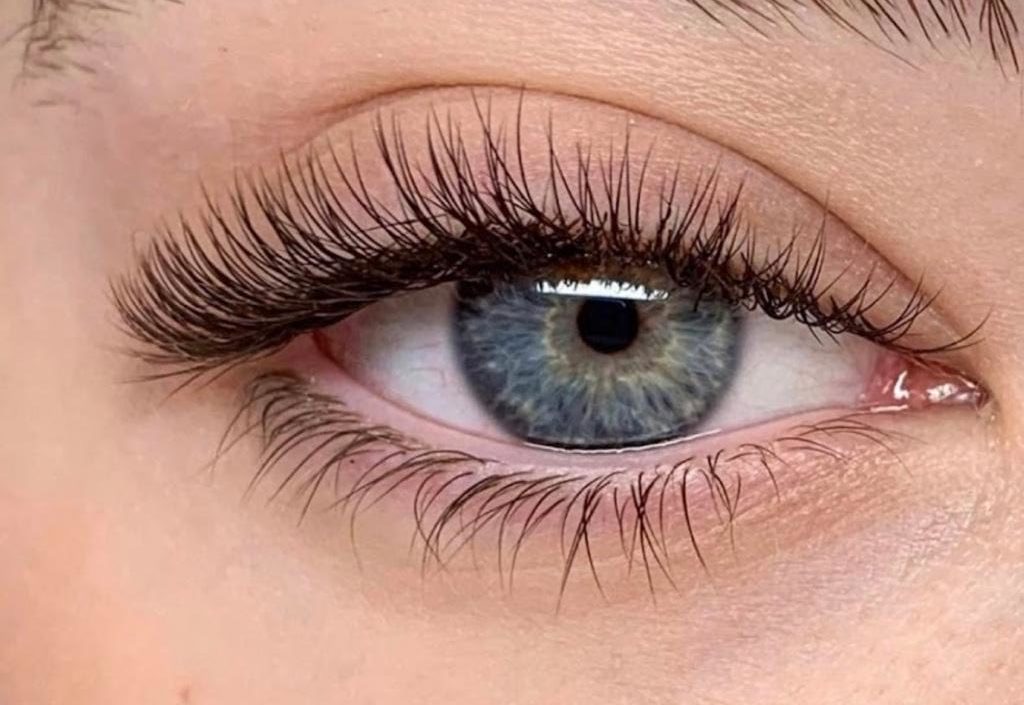Perfekt definierte Wimpern &ndash; Lash-Styling bei Beauty Home