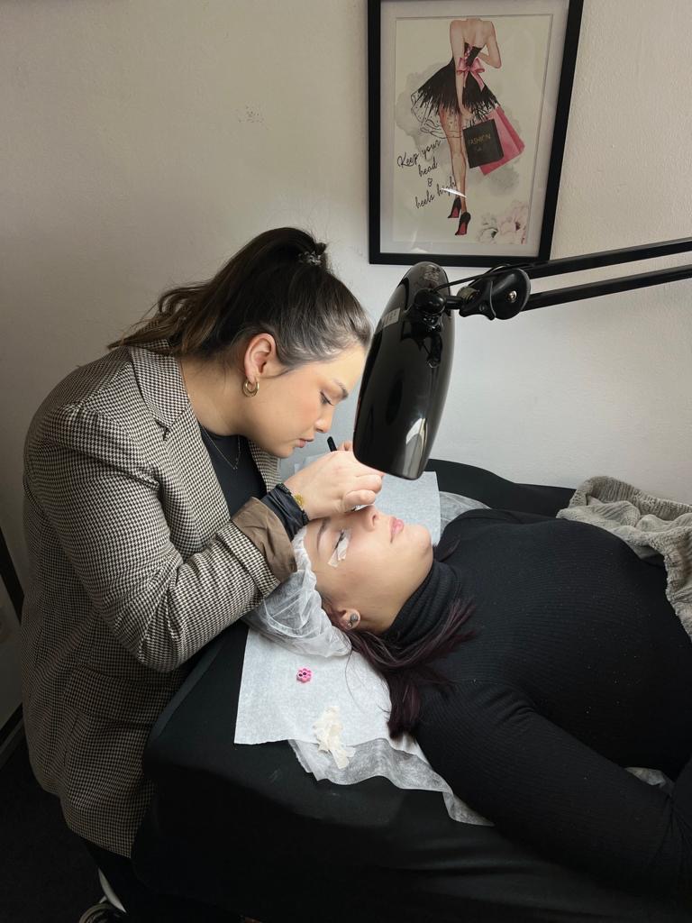 Augenbrauen und Permanent Make-up bei Beauty Home